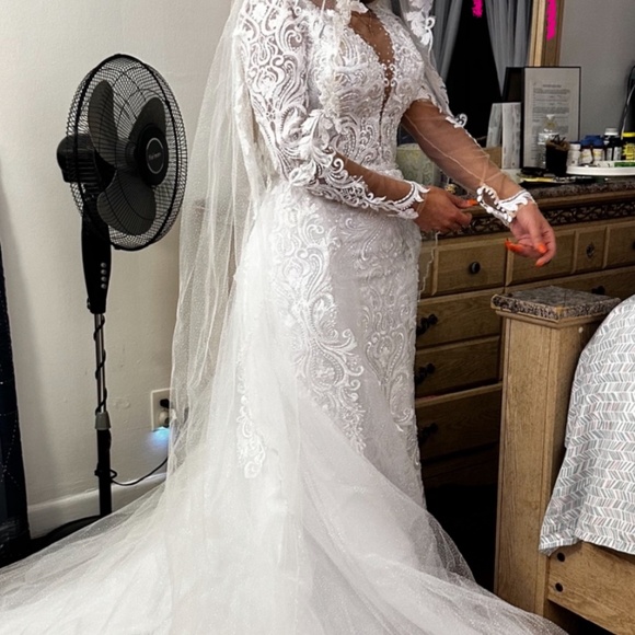 Wedding Dress 2 in 1 Elegant White Lace with Detachable Skirt Train - Picture 7 of 15